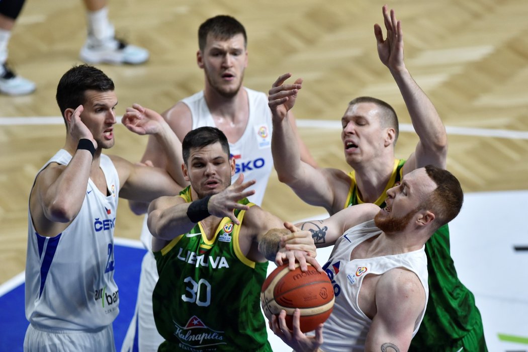 Čeští basketbalisté prohráli i druhý kvalifikační zápas o mistrovství světa