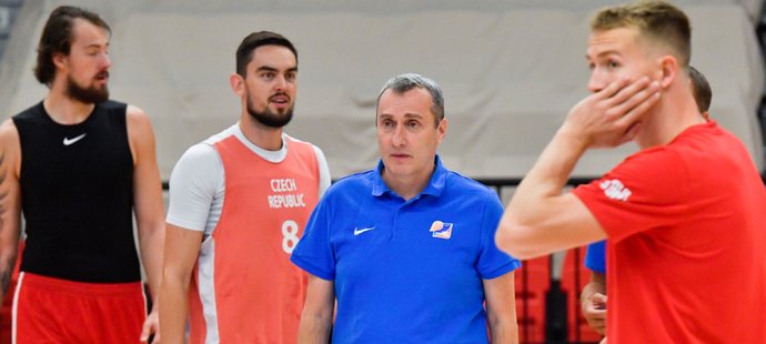 Izraelský trenér české basketbalové reprezentace Ronen Ginzburg má v přípravě před mistrovstvím světa zatím 15 hráčů, v konečné nominaci jich bude 12