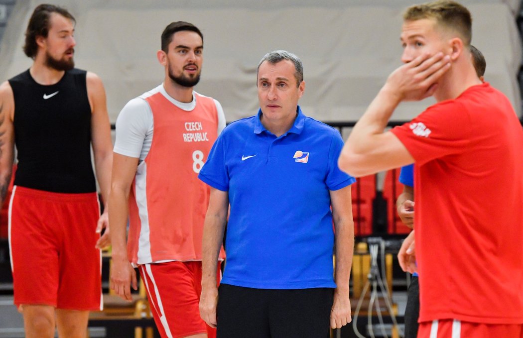 Izraelský trenér české basketbalové reprezentace Ronen Ginzburg má v přípravě před mistrovstvím světa zatím 15 hráčů, v konečné nominaci jich bude 12