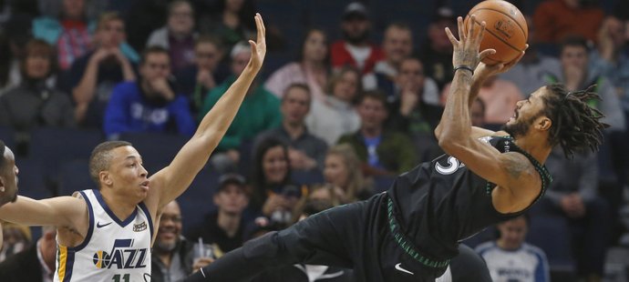 Třicetiletý Derrick Rose dal po letech zdravotních potíží vzpomenout na své nejlepší sezony v basketbalové NBA. 