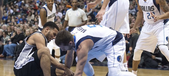 Basketbalisté Dallasu připravili obhájci titulu v NBA San Antoniu už čtvrtou porážku v řadě