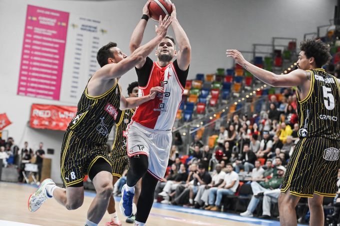 Basketbalová Slavia začíná Ligu mistrů proti nej favoritovi. Pozor na nového Schrödera Basketbalová Slavia začíná Ligu mistrů proti nej favoritovi. Pozor na nového Schrödera