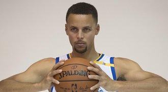 Megakontrakt pro hvězdu NBA. Curry jako první hráč vydělá 4,5 miliardy!