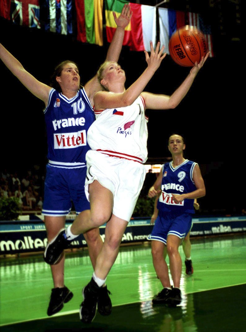 Tereza Brantlová na mistrovství světa basketbalistek do 20 let v roce 2008 v Brně