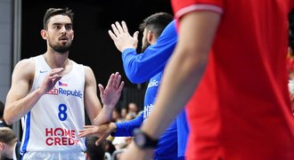 Čeští basketbalisté před MS válí. Na turnaji v Německu skončili druzí