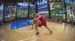 Tomáš Satoranský předával své umění talentovaným basketbalistkám a basketbalistům na svém kempu