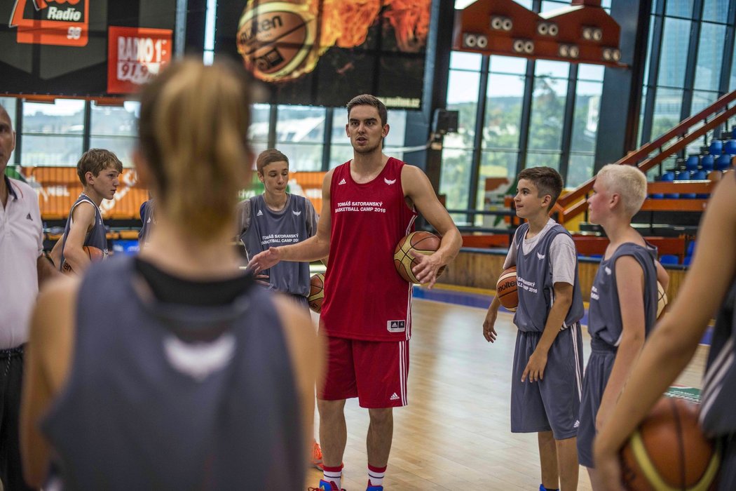 Tomáš Satoranský vedl před odletem na misi se jménem NBA kemp basketbalových nadějí