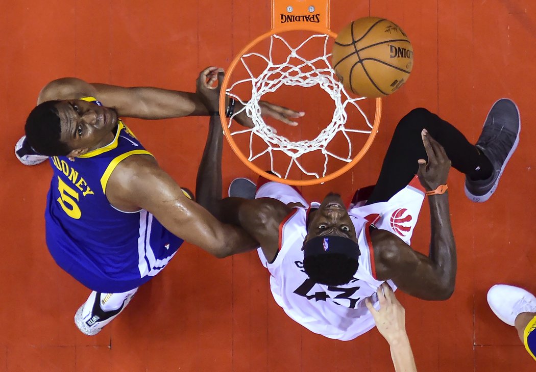Basketbalisté Toronta zvítězili v prvním utkání finále play off NBA nad obhájcem titulu Golden State 118:109.