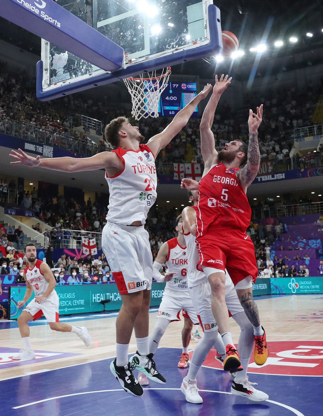 Vyhrocené utkání EuroBasketu mezi Tureckem a Gruzií