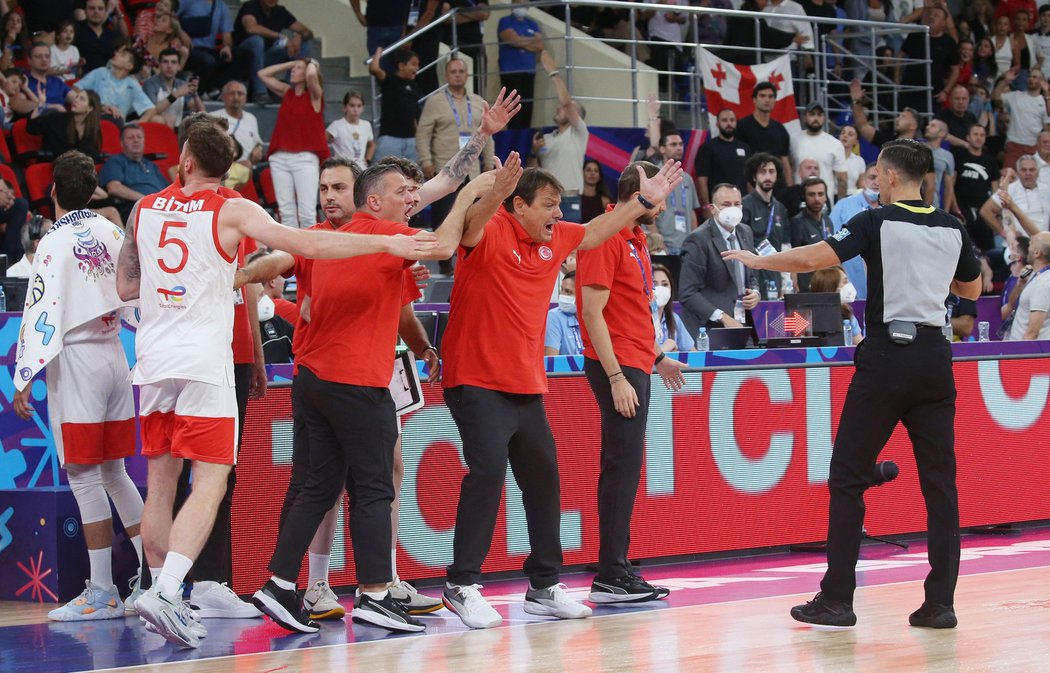 Vyhrocené utkání EuroBasketu mezi Tureckem a Gruzií