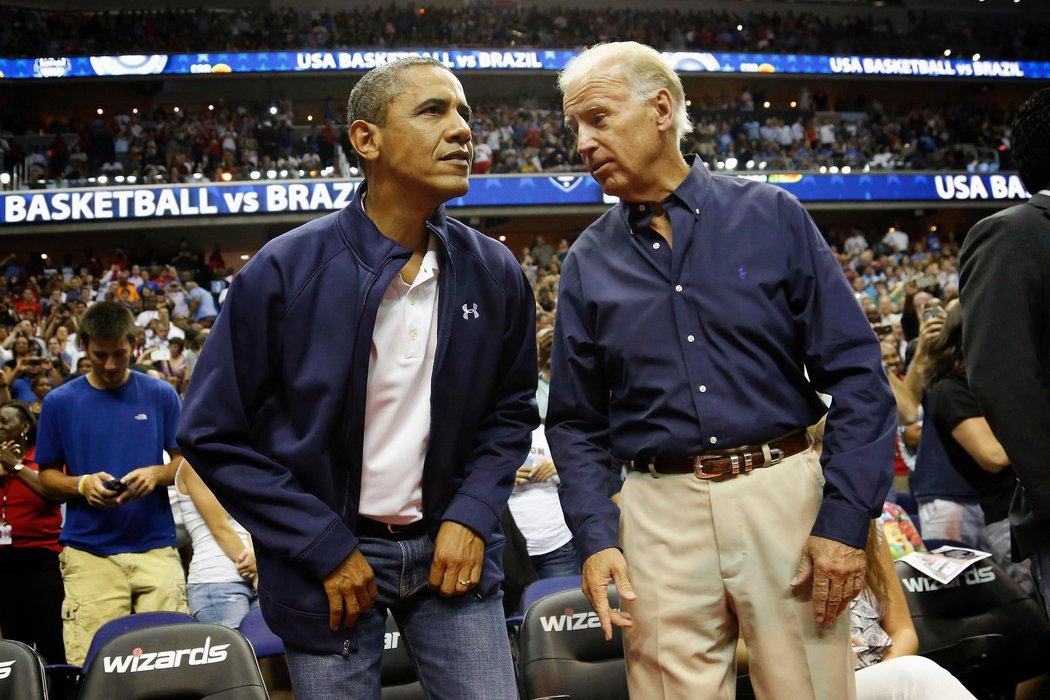 Prezident a viceprezident. Na basketbal se přišel podívat nejen Obama, ale i jeho politický parťák Joe Biden