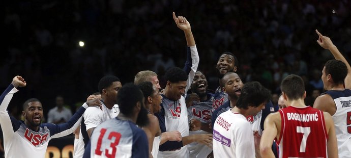 Basketbalisté USA se radují ze zisku titulu světových šampionů