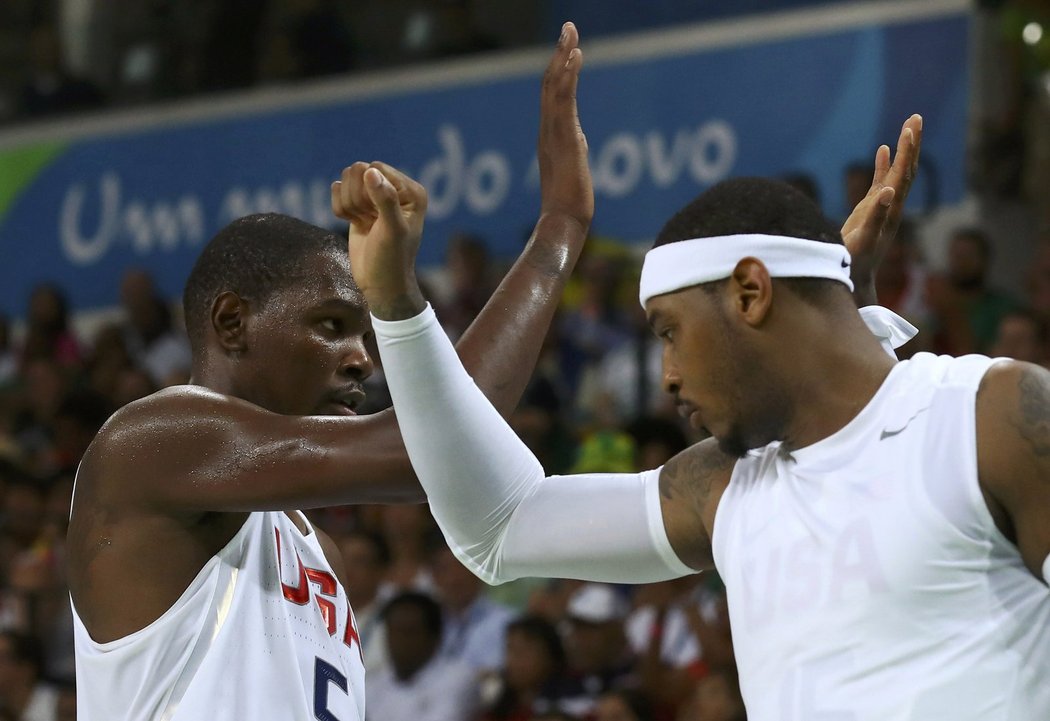 Hvězdní Američané Carmelo Anthony a Kevin Durant řídili hladkou výhru USA nad Argentinou ve čtvrtfinále olympijského turnaje