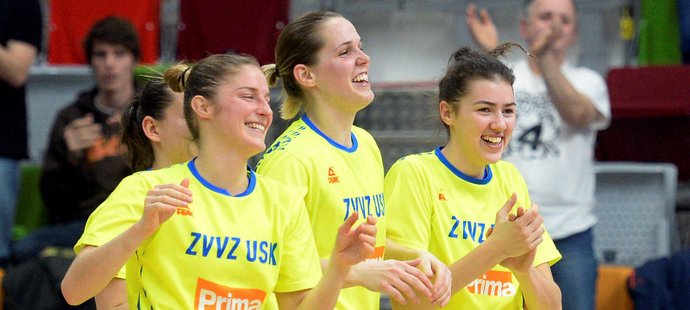 Basketbalistky USK Praha zahájily semifinálovou sérii s Hradcem Králové jednoznačným domácím vítězstvím 109:55