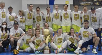 Basketbalistky USK smázly Hradec a mají 15. titul, přeskočily Žabiny