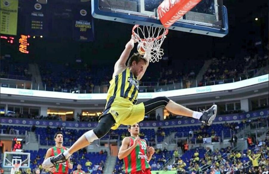 Český basketbalista Jan Veselý září v dresu tureckého Fenerbahce Istanbul 