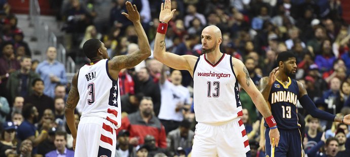 Basketbalisté Washingtonu se vrátili v domácí hale na vítěznou vlnu a v pátečním utkání NBA zdolali po vyrovnaném průběhu Indianu 112:107.