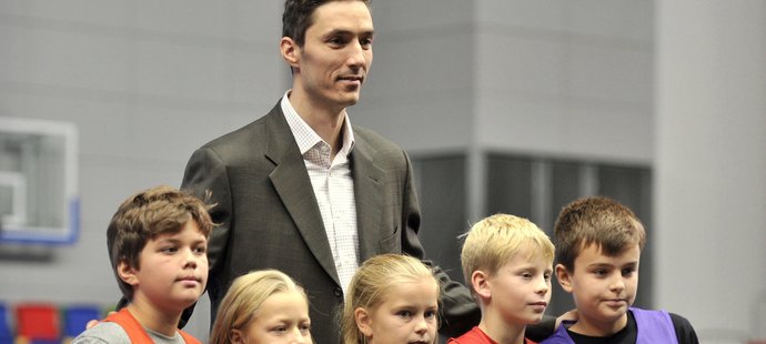 Jiří Welsch odehraje ještě jednu sezonu v české lize. Sedmatřicetiletý hráč se zkušeností z NBA se dohodl na smlouvě v Pardubicích.