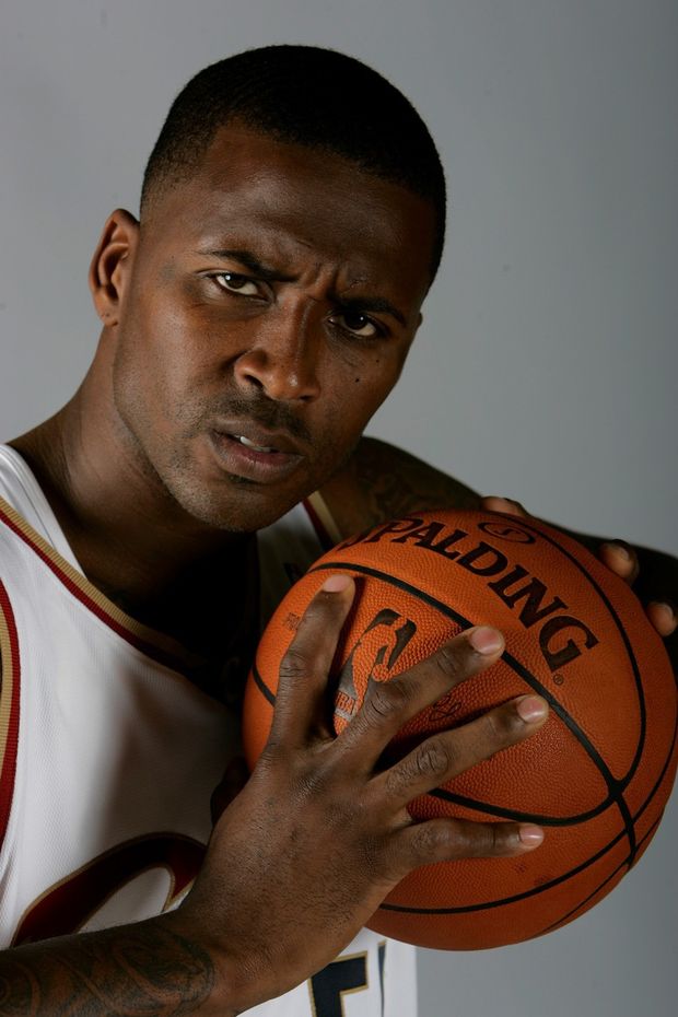 Bývalý vynikající basketbalista Lorenzen Wright byl zavražděn Bývalý vynikající basketbalista Lorenzen Wright byl zavražděn