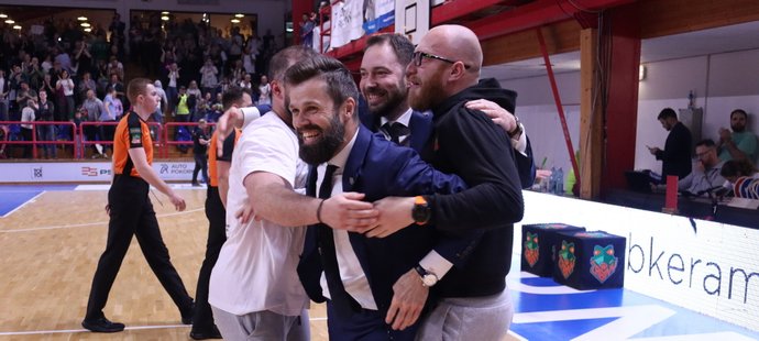 USK neunesl šokující krach. Ragby-basket? Úsměvné! odmítá kouč Žabin