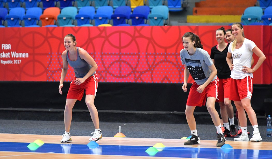 České basketbalistky na tréninku v hradecké Fortuna Areně 