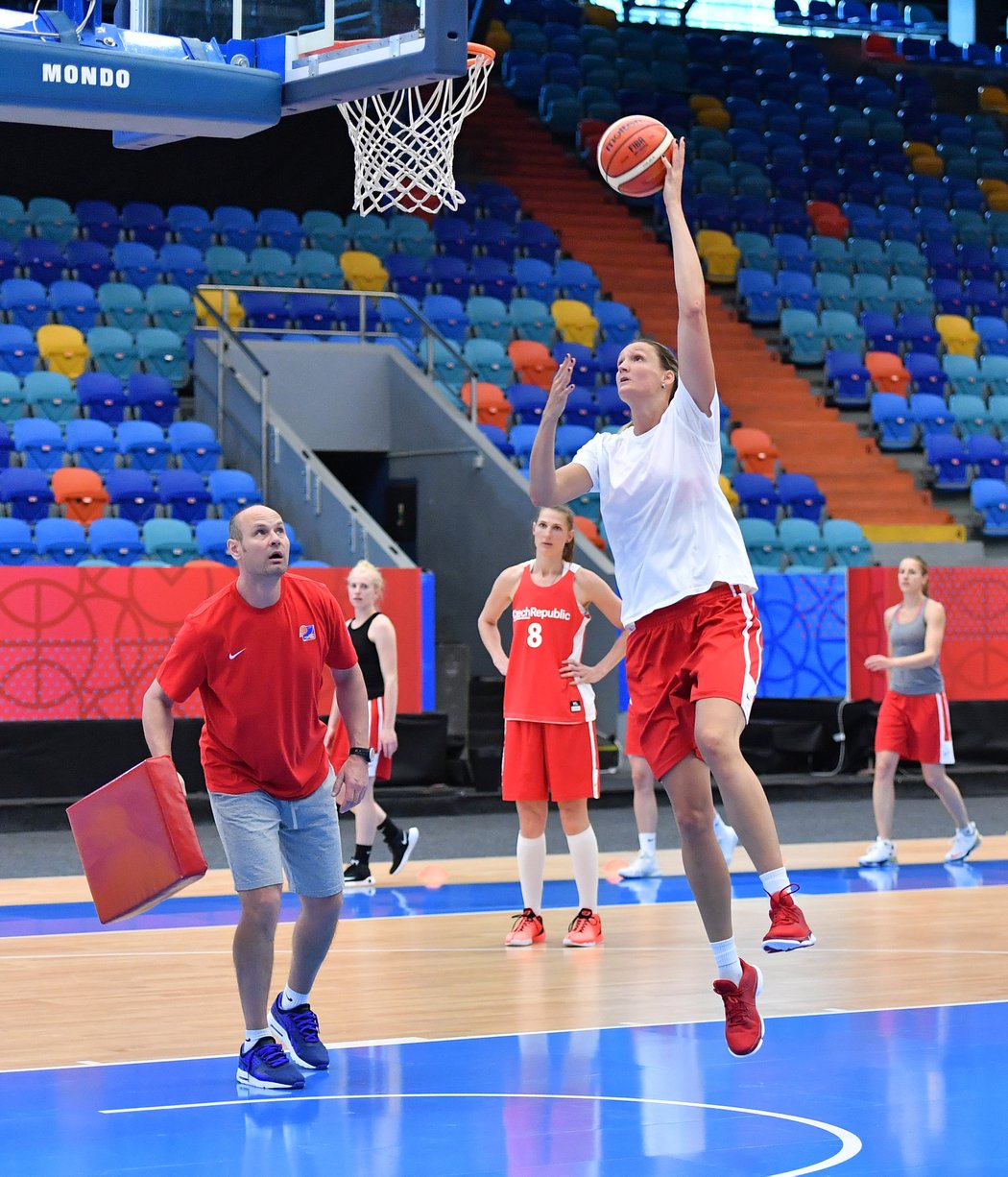 České basketbalistky se před mistrovstvím Evropy připravují v Hradci Králové