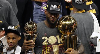 James splnil misi! Cleveland vyhrál sedmý zápas a má první titul v NBA