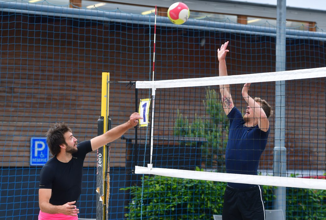 Jana Hadravu a Donovana Džavoronoka čeká turnaj v beach volejbale v Praze