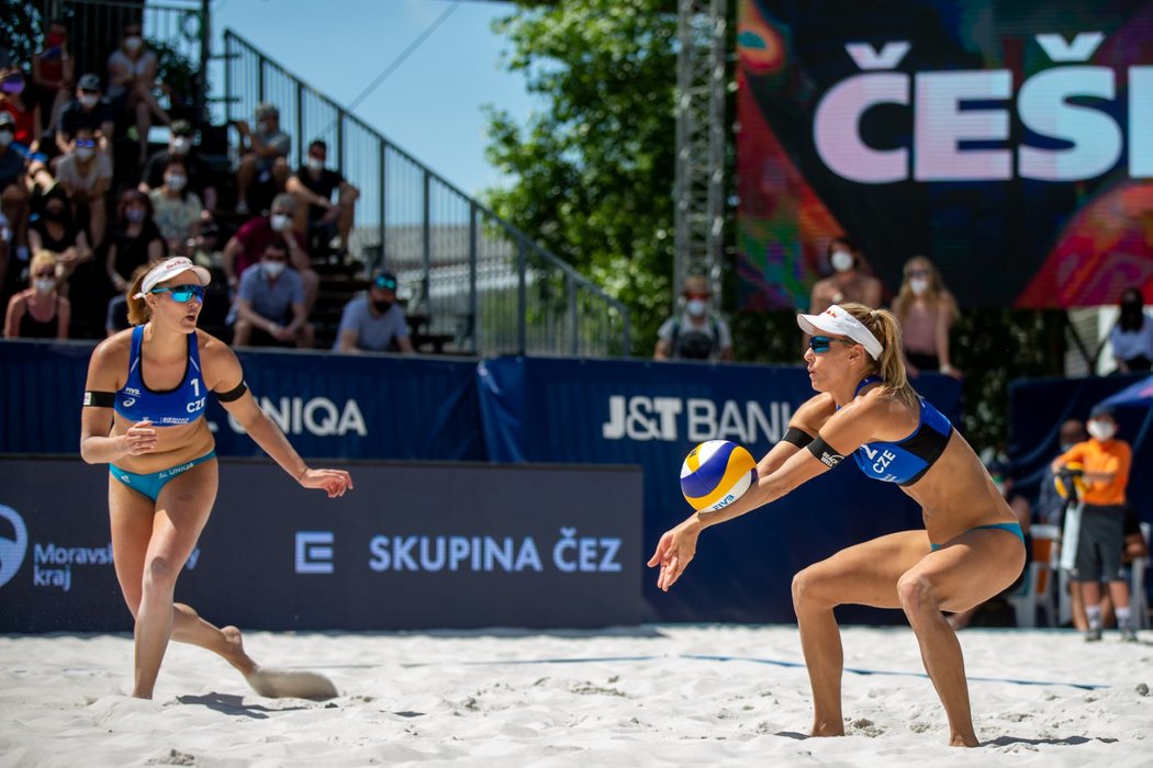 lážové volejbalistky Nausch Sluková, Hermannová skončily na Světovém okruhu v Ostravě v osmifinále.