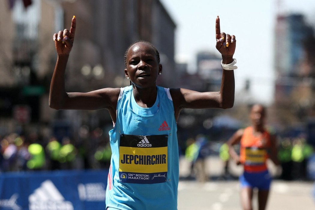 Olympijská vítězka Peres Jepchirchirová z Etiopie dovršila v Bostonu unikátní hattrick