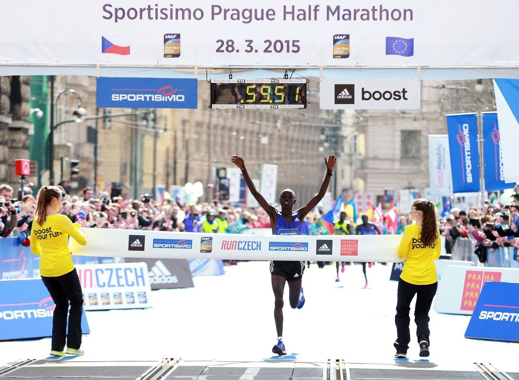 Keňan Wanjiru vyhrál Pražský půlmaraton v roce 2016