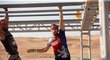 Uprostřed pouště v Abu Dhabí závodil na MS ve Spartan Race i český atlet Richard Hynek. Nejtěžší překážkou byl písek.