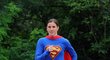 Česká překážkářka Zuzana Hejnová v kostýmu Supermana