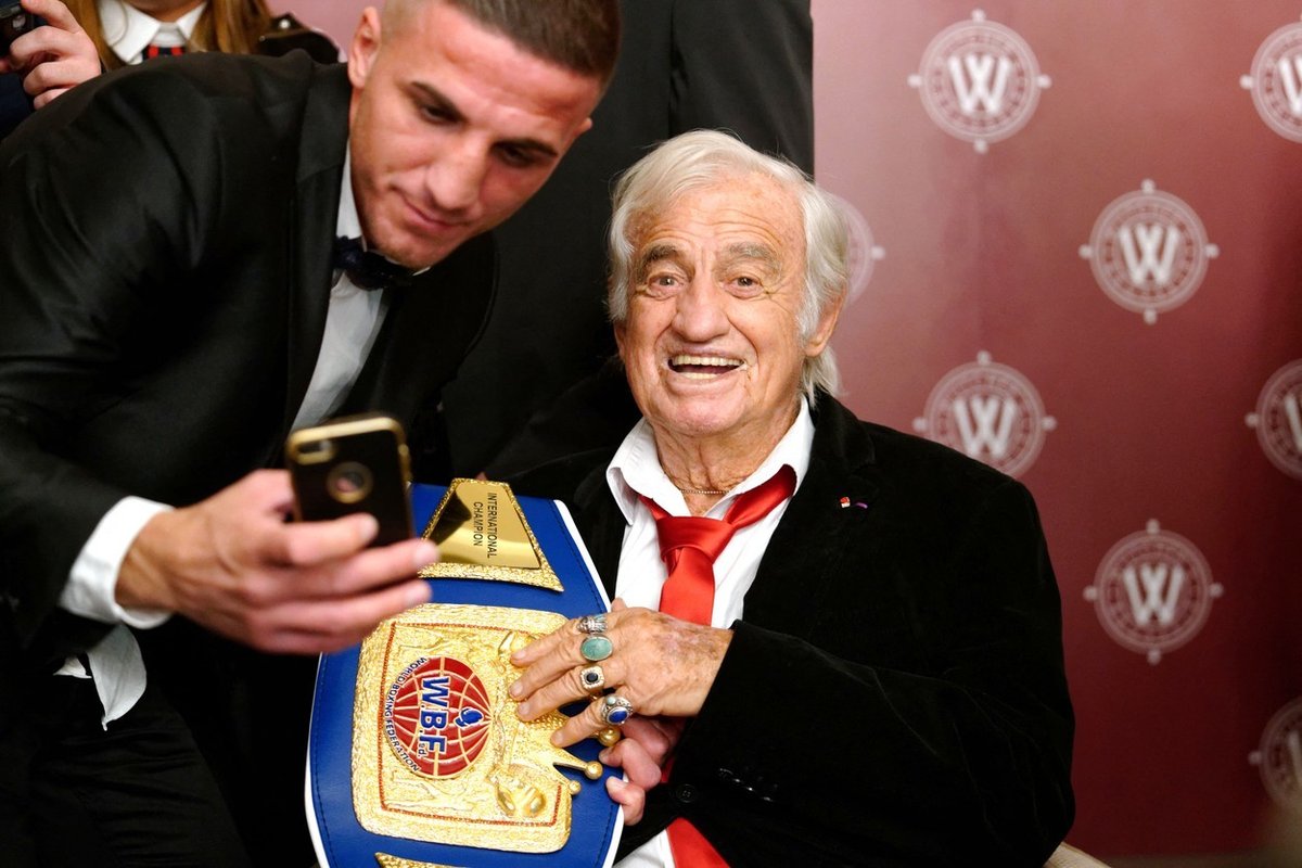 Francouzský herec Jean-Paul Belmondo měl blízko ke sportu, věnoval se fotbalu a boxu