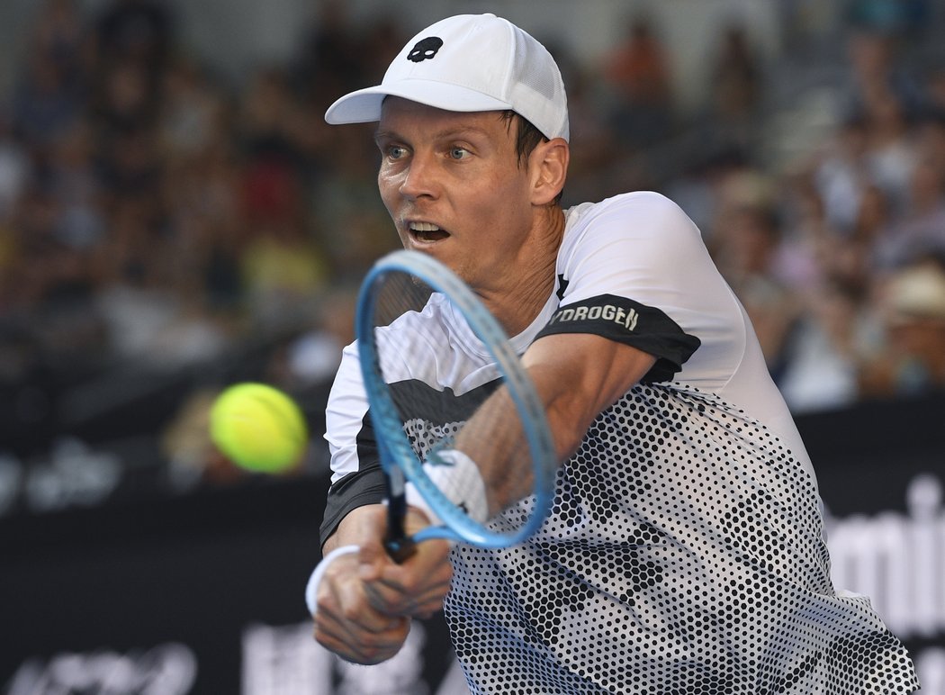 Tomáš Berdych na úvod Australian Open vyřadil turnajovou třináctku Kylea Edmunda. Loňského semifinalistu porazil 6:3, 6:0 a 7:5.