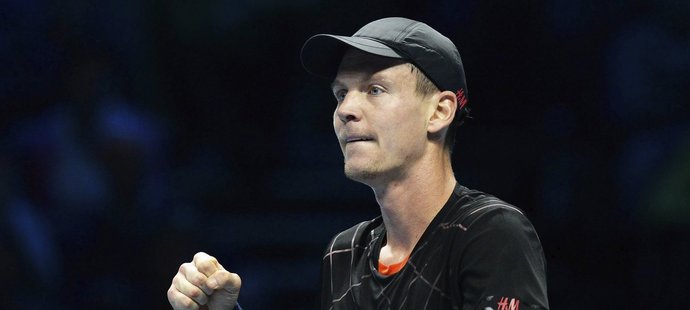 Tomáš Berdych bojuje na Turnaji mistrů se světovou jedničkou Novakem Djokovičem