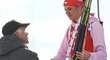 Anders Besseberg gratuluje Gabriele Koukalové ke druhému místu na SP v Holmenkollenu v sezoně 2016/17