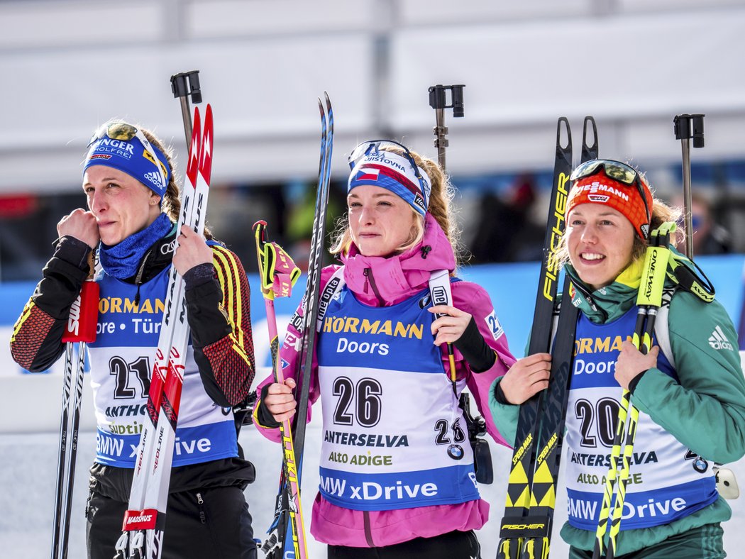 Markéta Davidová se v hromadném startu vyšvihla na druhé místo a potřetí v kariéře stála na pódiových příčkách