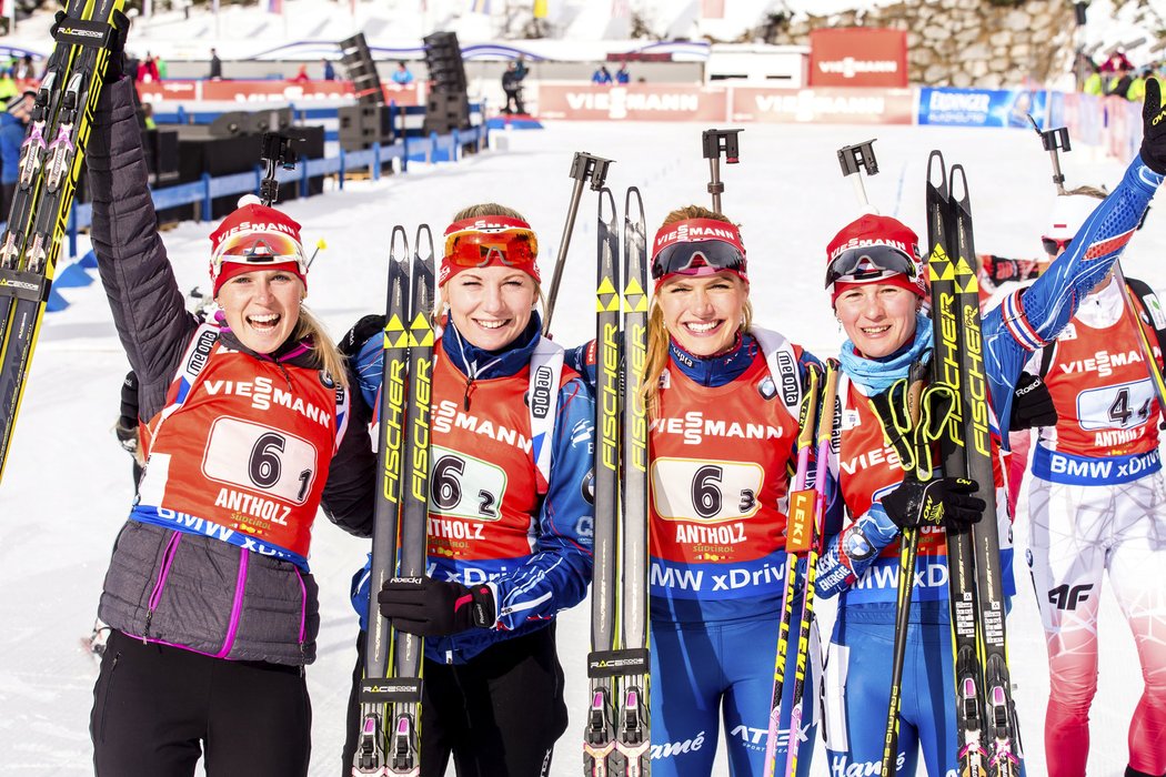 České biatlonistky Eva Puskarčíková, Lucie Charvátová, Gabriela Soukalová a Veronika Vítková