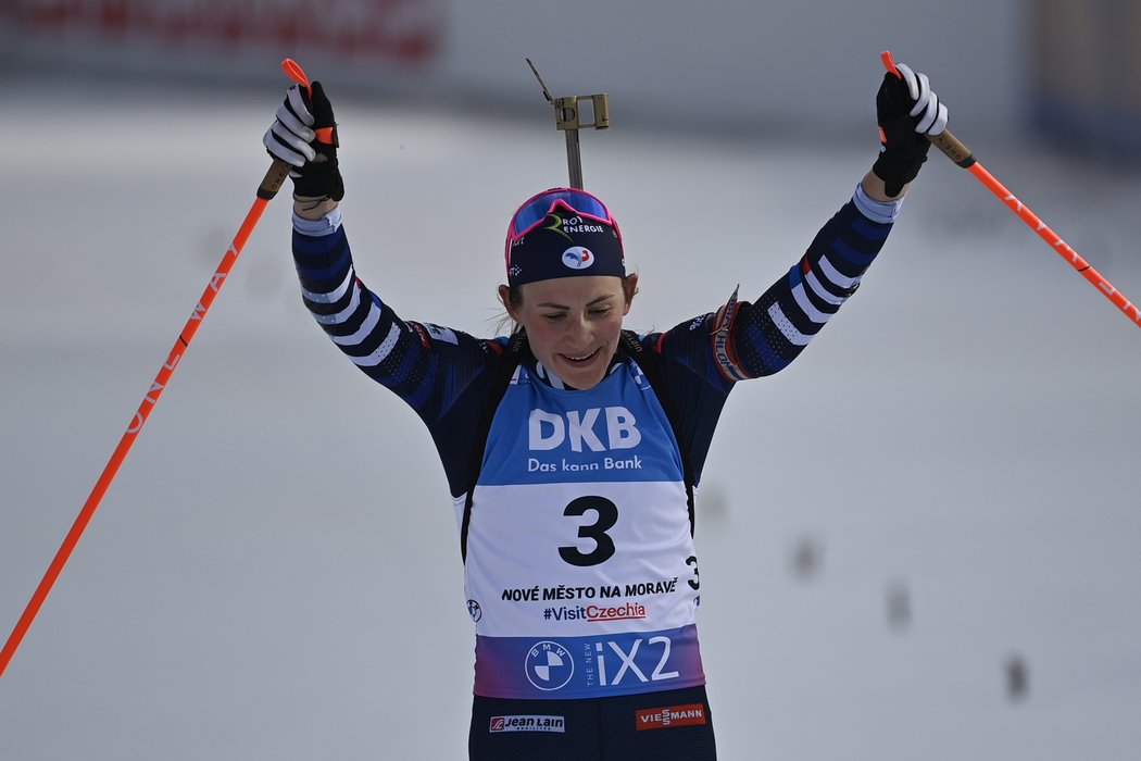 Justine Braisazová-Bouchetová vyhrála závod s hromadným startem
