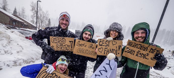 Skupinka českých fanoušků při závodech SP v kanadském Canmore