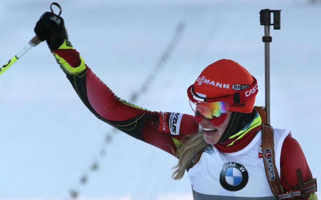 Česká kráska Gabriela Soukalová si v chladném Chanty Mansijsku užívá triumf v závodě SP