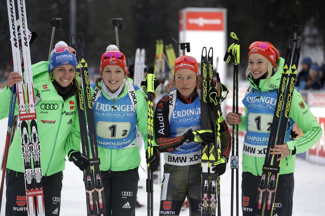 Německá štafeta slaví vítězství v závodě před vlastními diváky