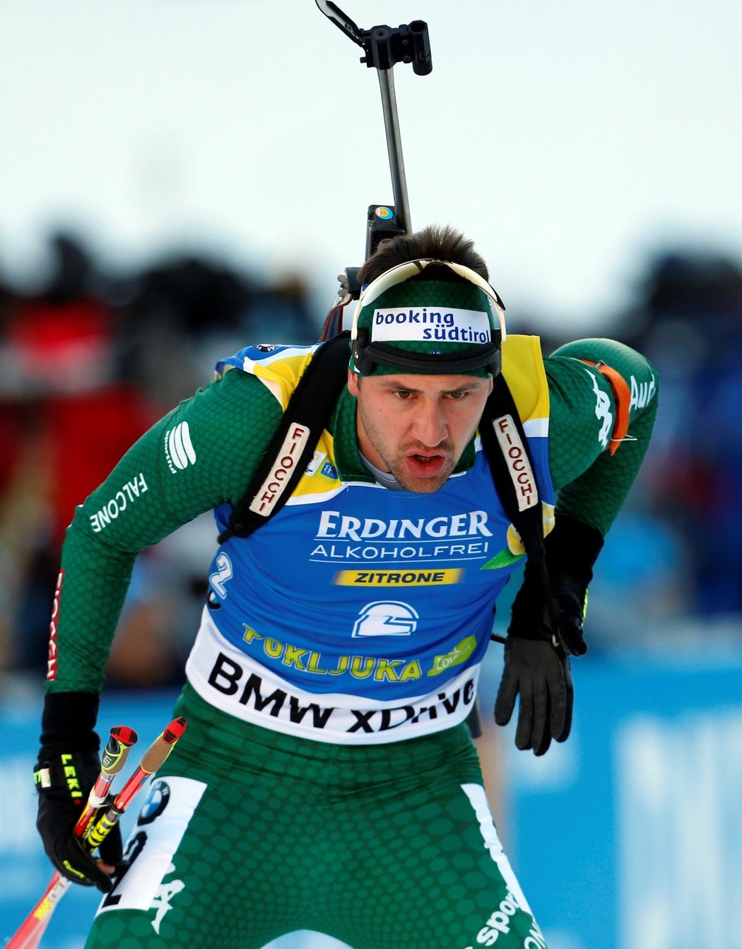 Ital Dominik Windisch během biatlonového sprintu ve slovinské Pokljuce