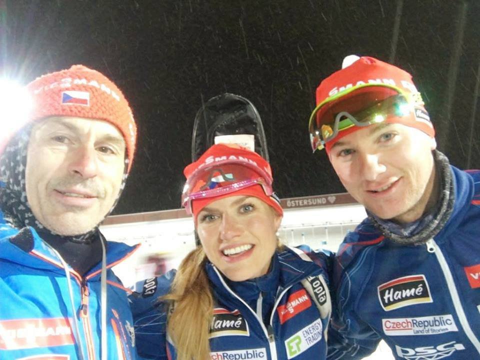 Gabriela Koukalová podporovala své kolegy z týmu i ve Švédsku