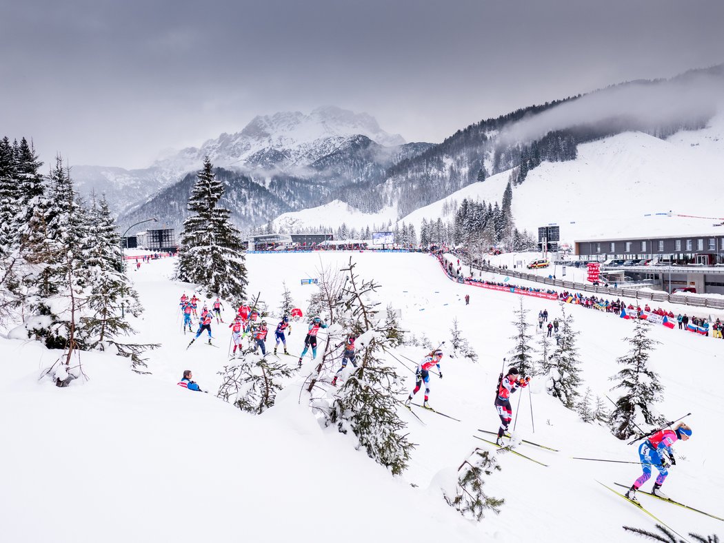 Štafeta biatlonistek v rakouském Hochfilzenu