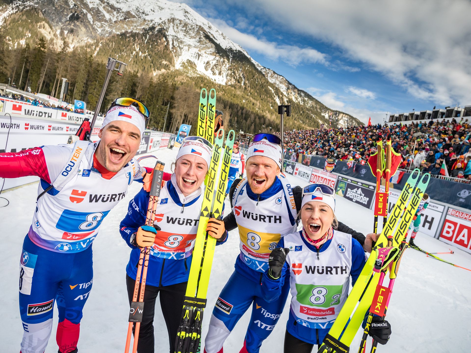 Čeští biatlonisté se radují: Jessica Jislová, Michal Krčmář, Vítězslav Hornig a Tereza Voborníková Čeští biatlonisté se radují: Jessica Jislová, Michal Krčmář, Vítězslav Hornig a Tereza Voborníková