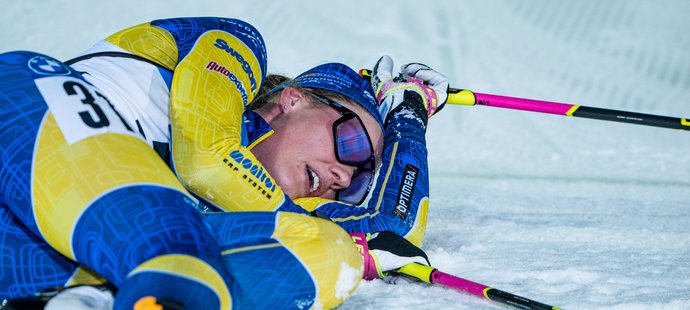 Vyčerpaná Hanna Öbergová po úvodním triumfu v nové sezoně Světového poháru
