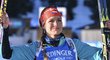 Šťastná a dojatá Gabriela Koukalová poté, co vybojovala zlatou medaili ve sprintu na MS v biatlonu