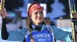 Šťastná a dojatá Gabriela Koukalová poté, co vybojovala zlatou medaili ve sprintu na MS v biatlonu